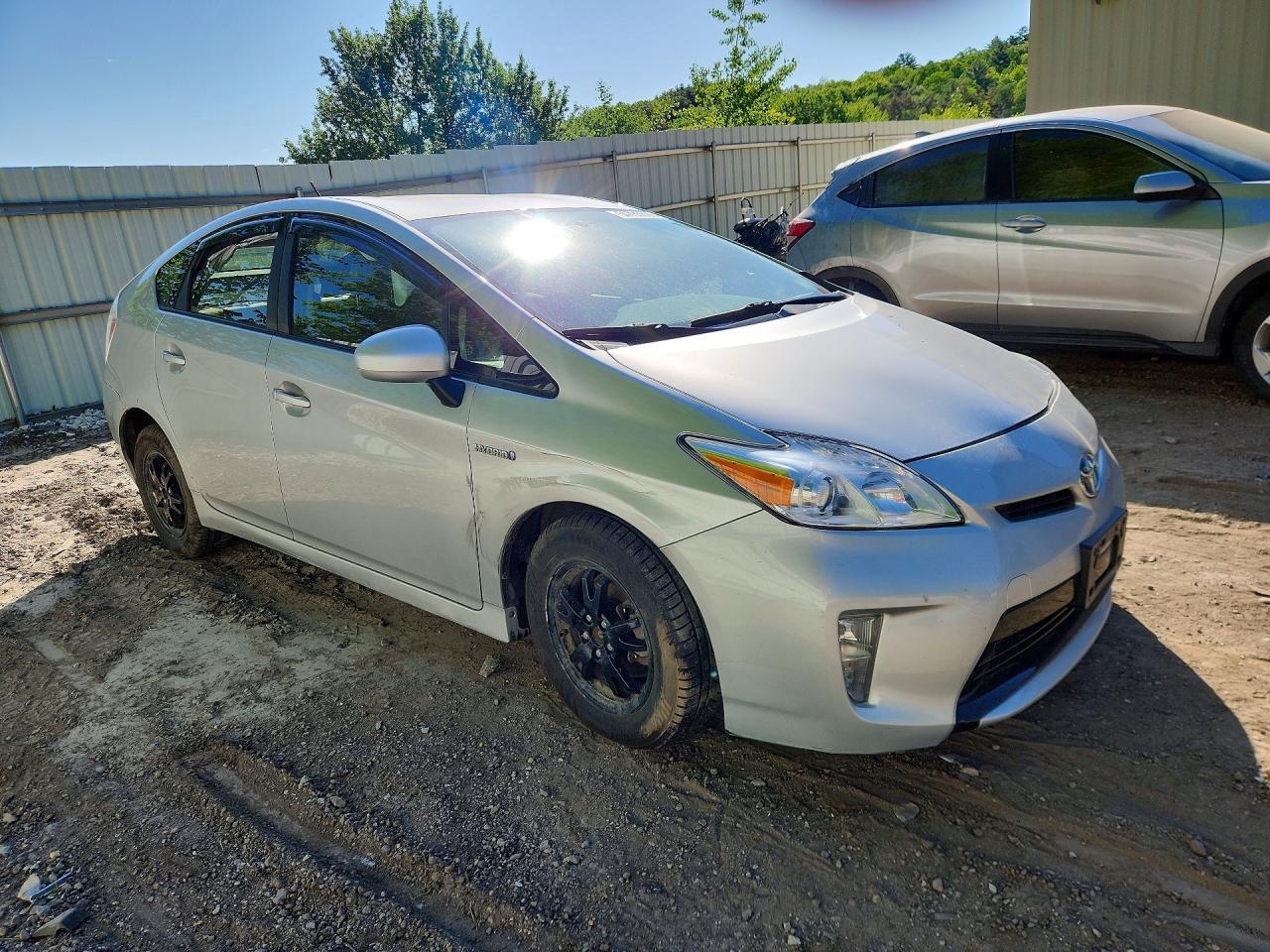 2015 TOYOTA PRIUS TWO — Фото 4 из 12