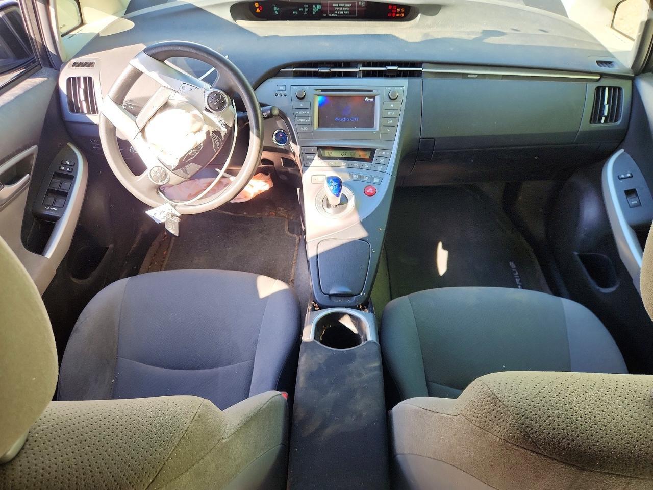2015 TOYOTA PRIUS TWO — Фото 8 из 12