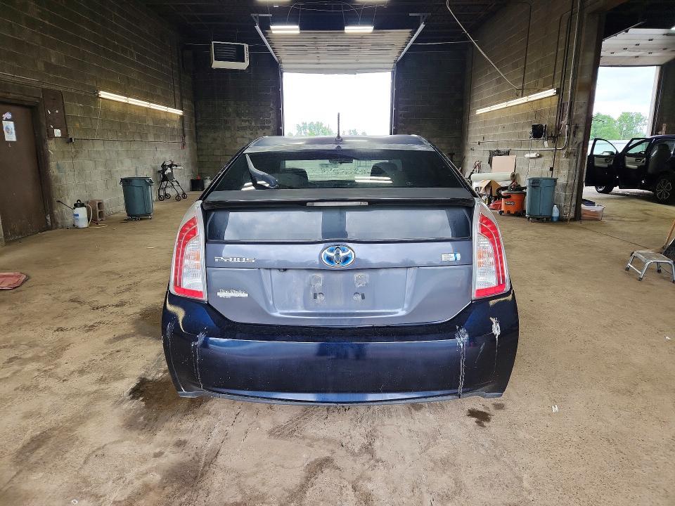 2014 TOYOTA PRIUS TWO — Фото 6 из 12