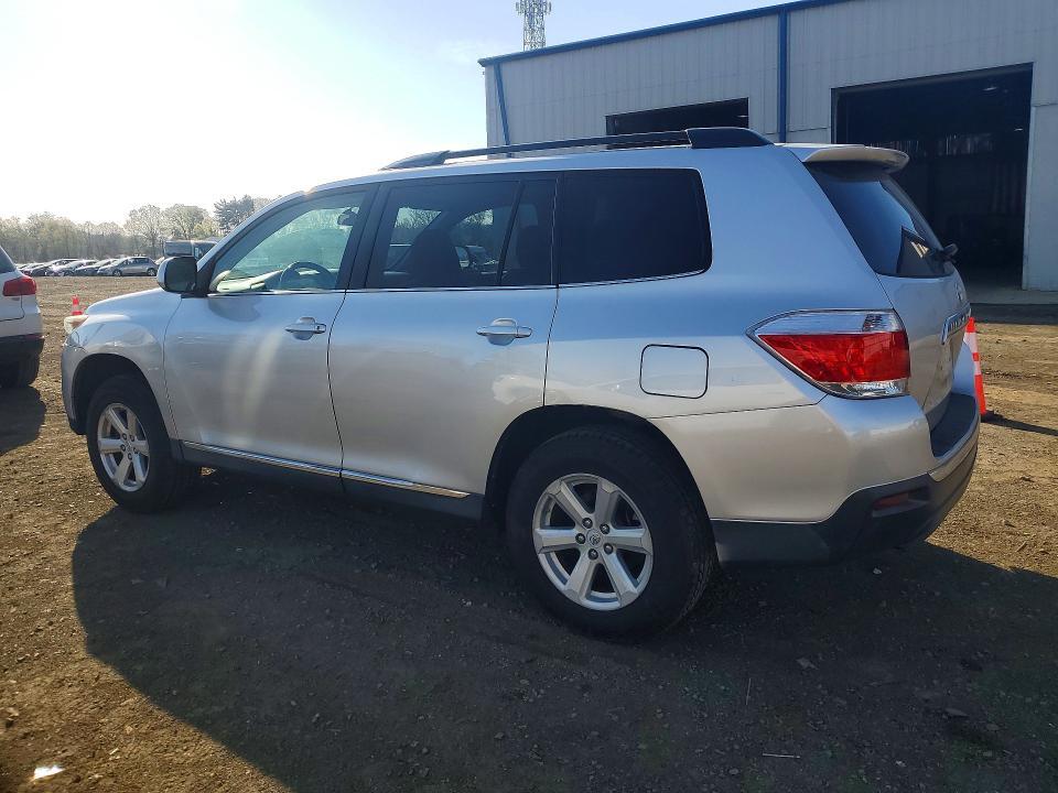 2013 TOYOTA HIGHLANDER PLUS — Фото 2 из 13