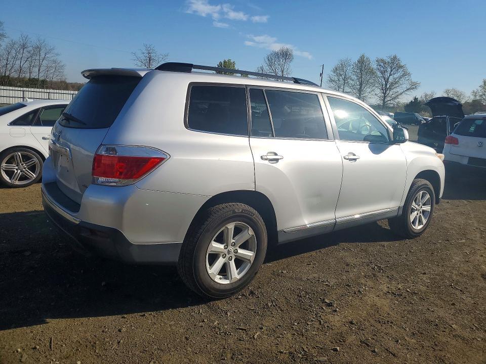 2013 TOYOTA HIGHLANDER PLUS — Фото 3 из 13