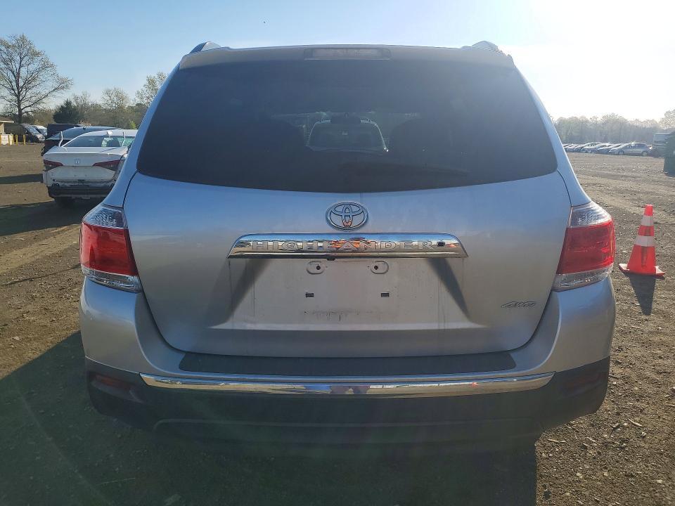 2013 TOYOTA HIGHLANDER PLUS — Фото 6 из 13
