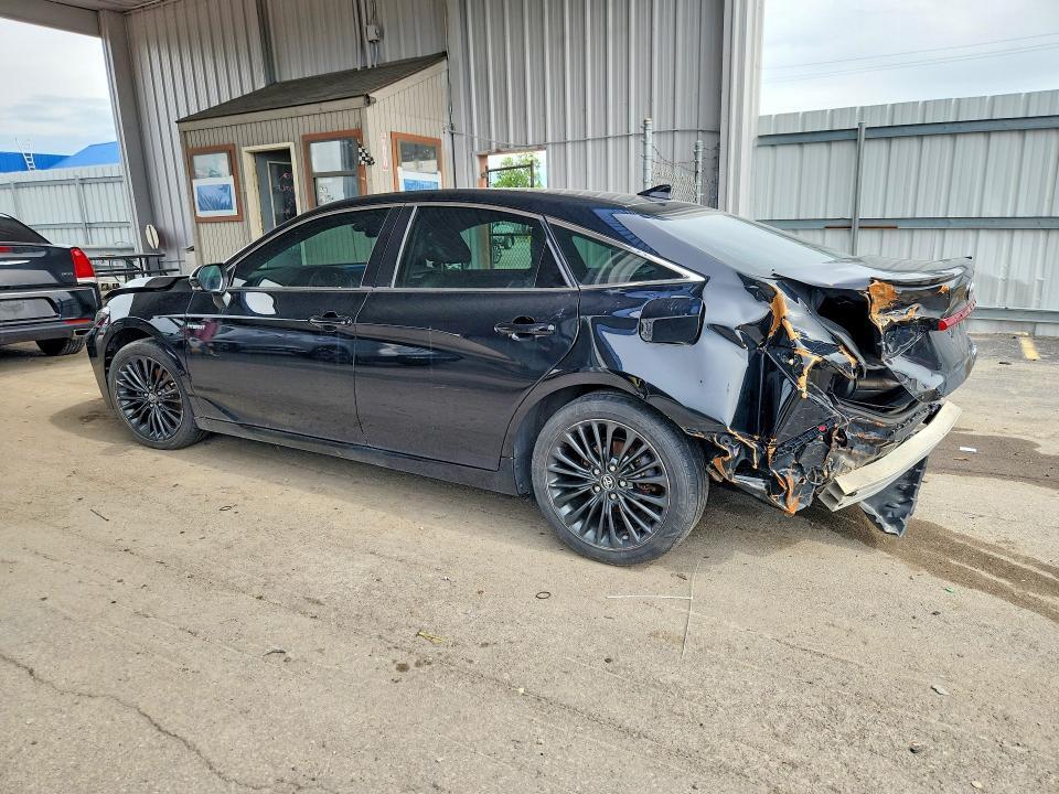 2019 TOYOTA AVALON HYBRID XSE — Фото 2 из 12
