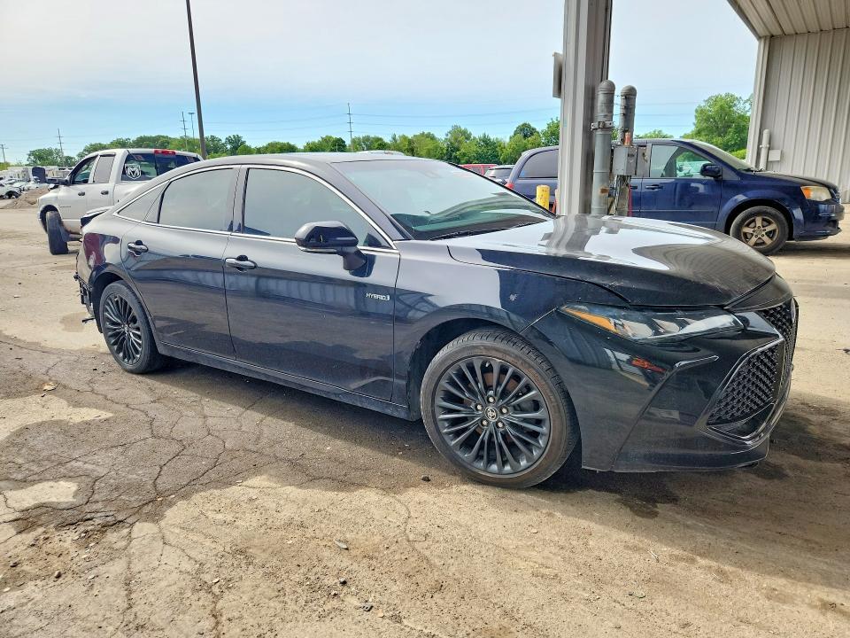 2019 TOYOTA AVALON HYBRID XSE — Фото 4 из 12