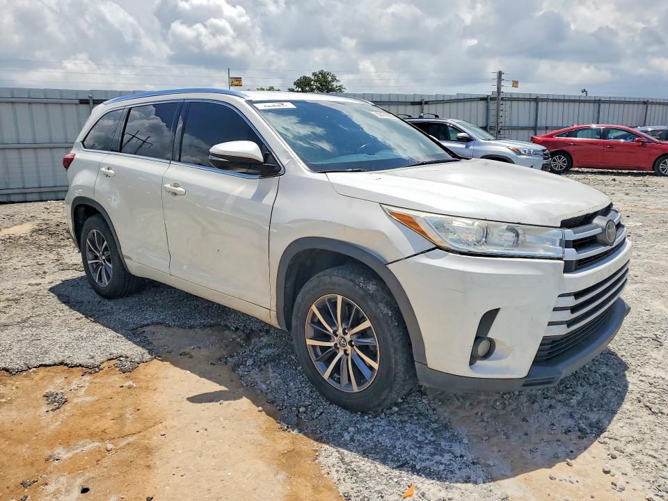 2017 TOYOTA HIGHLANDER XLE — Фото 4 из 13