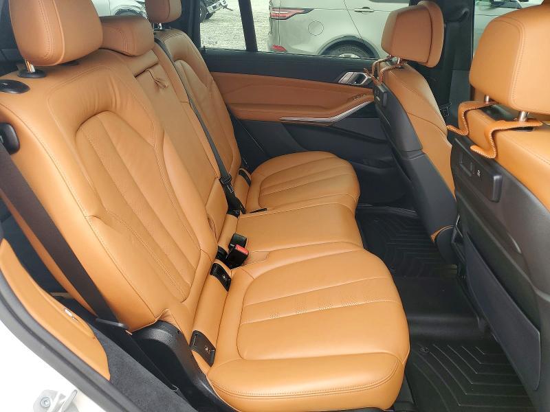 2022 BMW X7 M50I — Фото 11 из 13