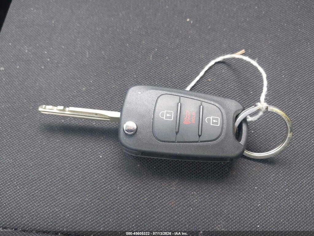 KNDJT2A65C7385058 2012 KIA SOUL photo no. 11