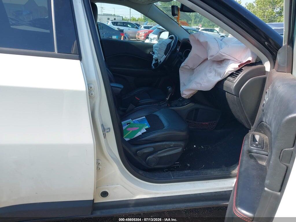 3C4NJDDB7KT671497 2019 JEEP COMPASS photo no. 4