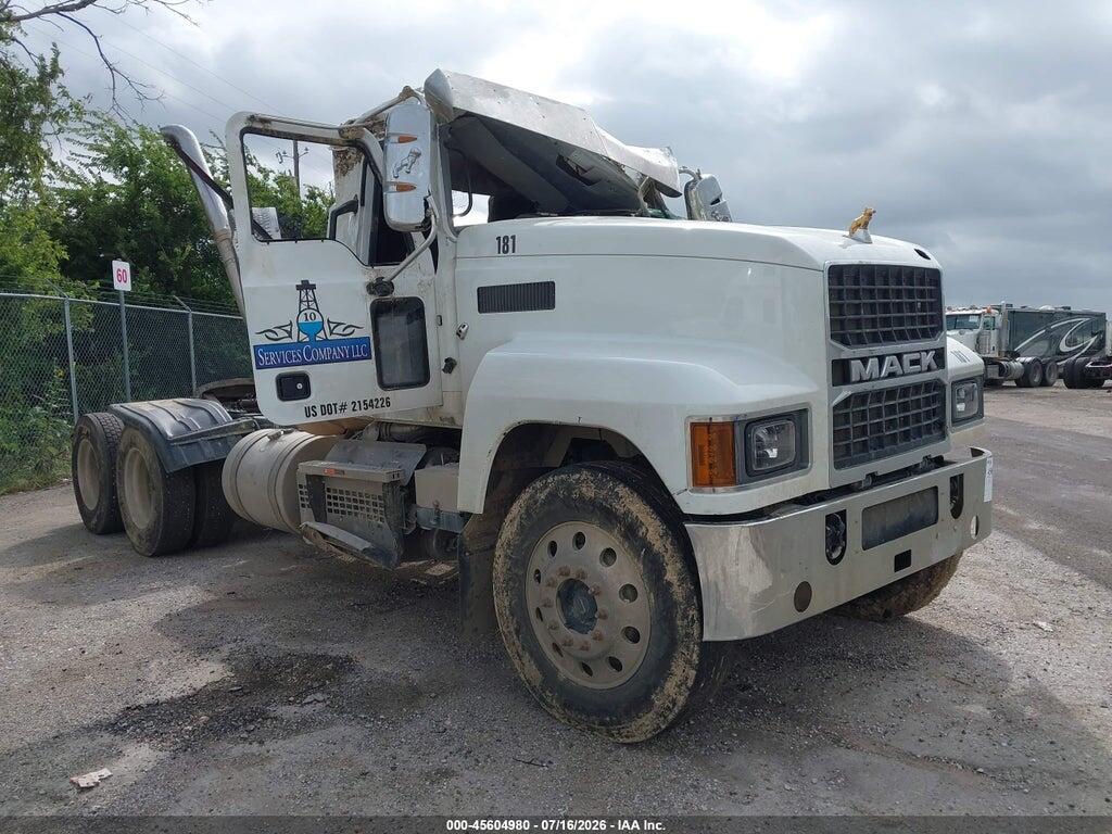 1M1PN4GY3SM017180 2025 MACK PINNACLE photo no. 1