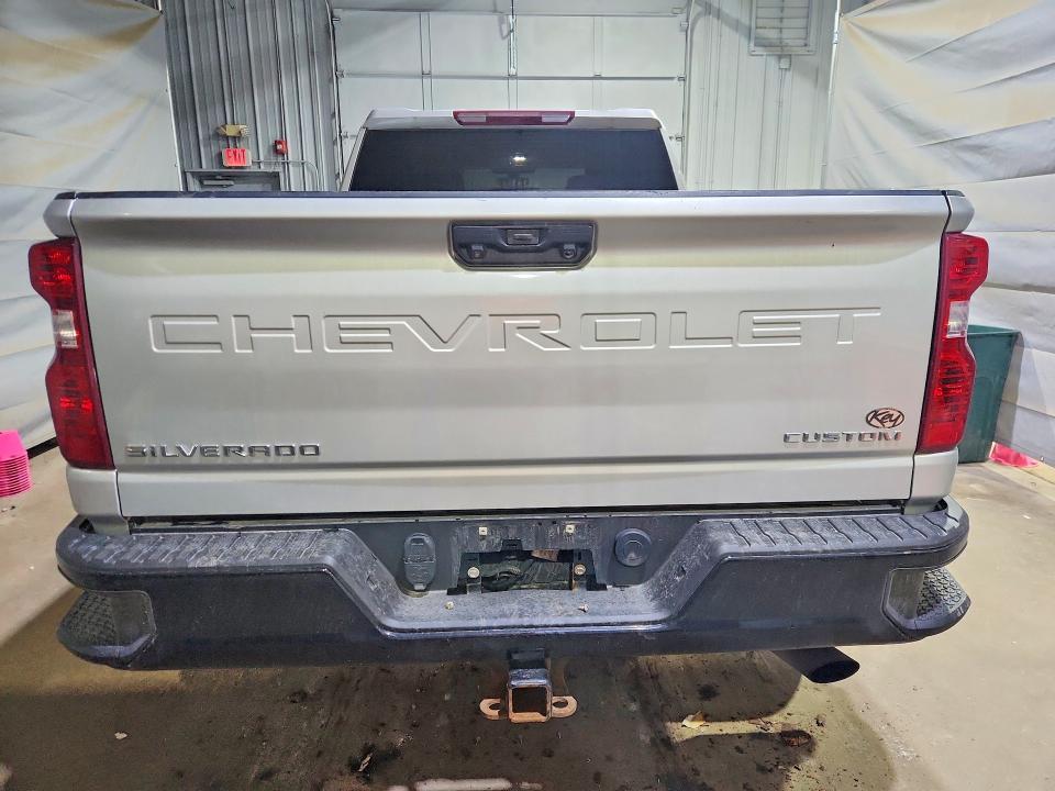 2022 CHEVROLET SILVERADO K2500 CUSTOM — Фото 6 из 12