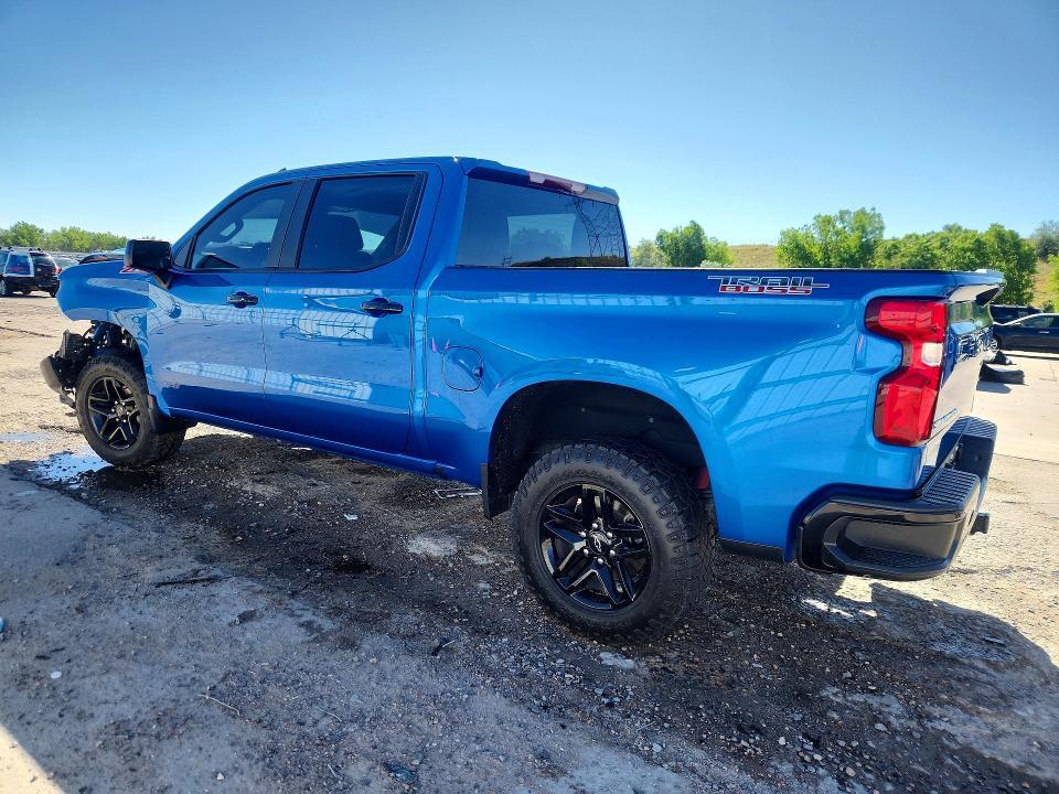 2022 CHEVROLET SILVERADO K1500 LT TRAIL BOSS — Фото 2 из 13
