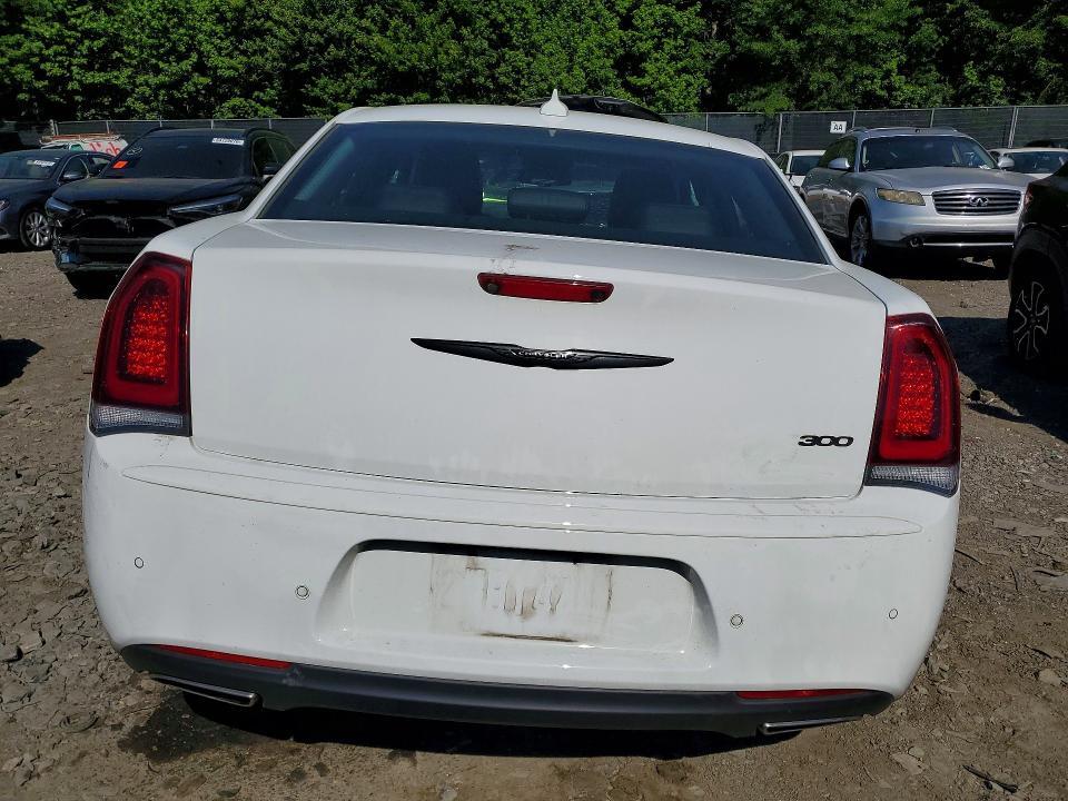 2022 CHRYSLER 300 TOURING L — Фото 6 из 12