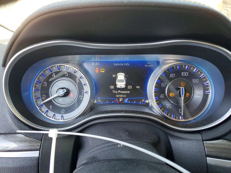2022 CHRYSLER 300 TOURING L — Фото 9 из 12