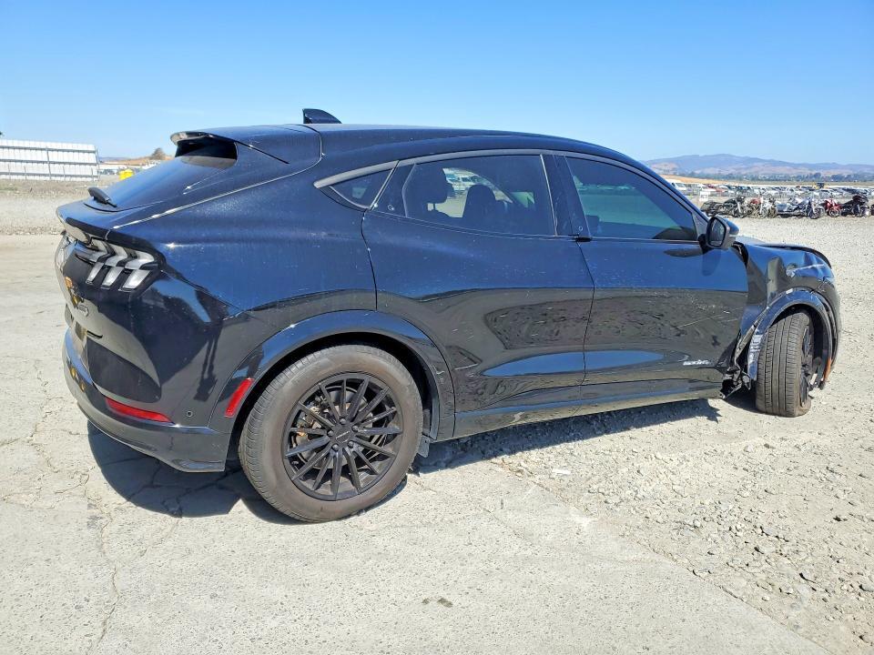 2022 FORD MUSTANG MACH-E CALIFORNIA ROUTE 1 — Фото 3 из 12