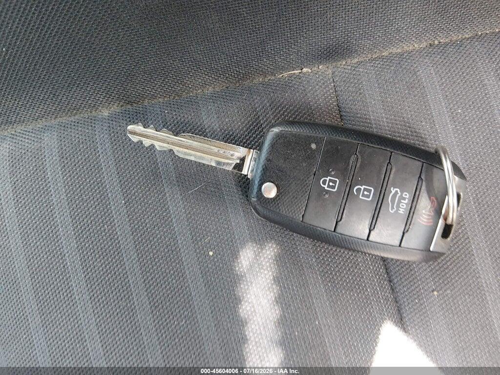 3KPFL4A72HE040619 2017 KIA FORTE photo no. 11