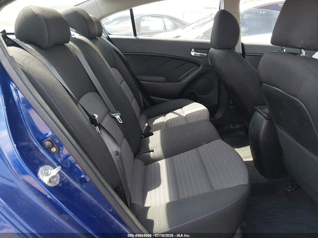 3KPFL4A72HE040619 2017 KIA FORTE photo no. 8