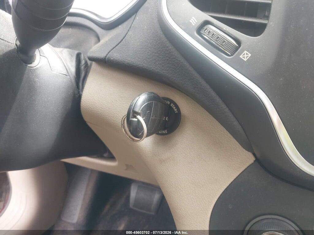 1C4PJLCB8KD110669 2019 JEEP CHEROKEE photo no. 11