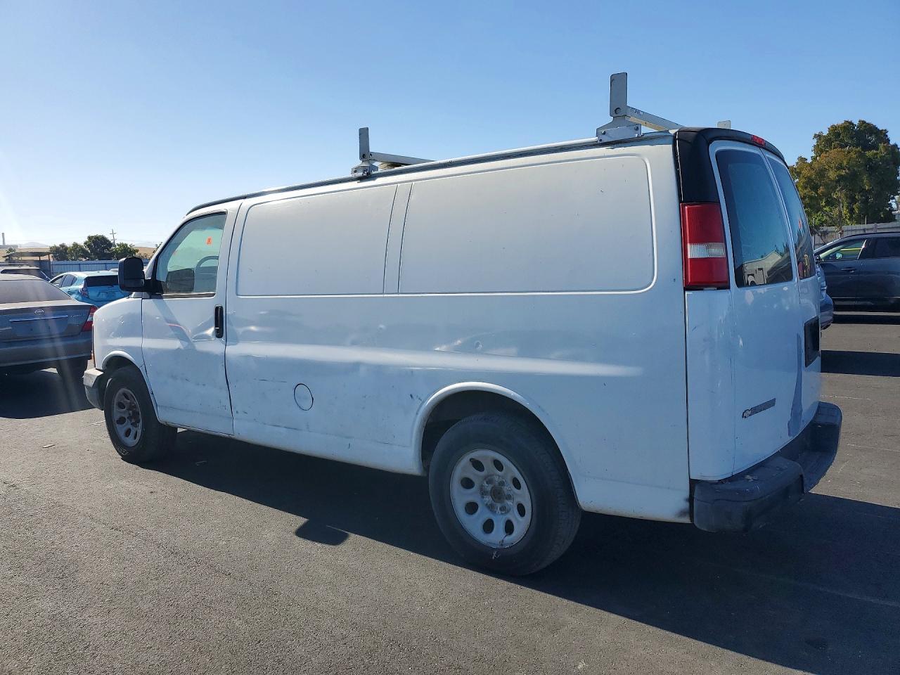 2009 CHEVROLET EXPRESS G1500 — Фото 2 из 13