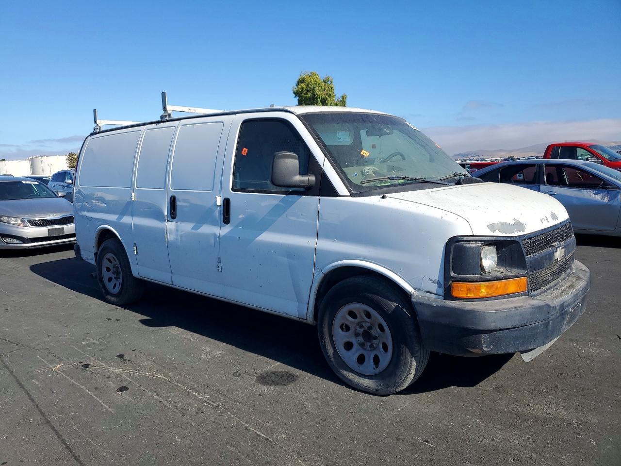 2009 CHEVROLET EXPRESS G1500 — Фото 4 из 13