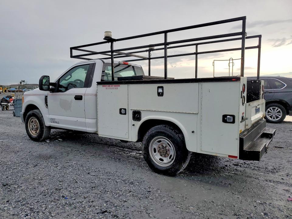 1FDBF2A60HEB60251 2017 FORD F250SUPDTY photo no. 2