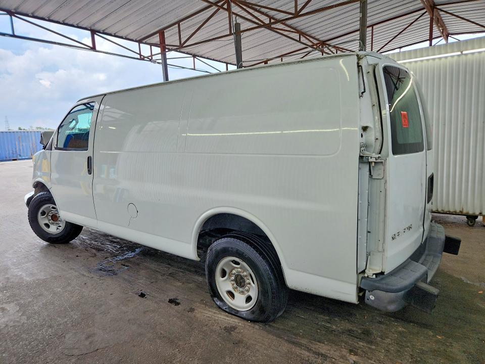 2016 GMC SAVANA G2500 — Фото 2 из 12