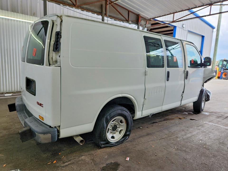 2016 GMC SAVANA G2500 — Фото 3 из 12