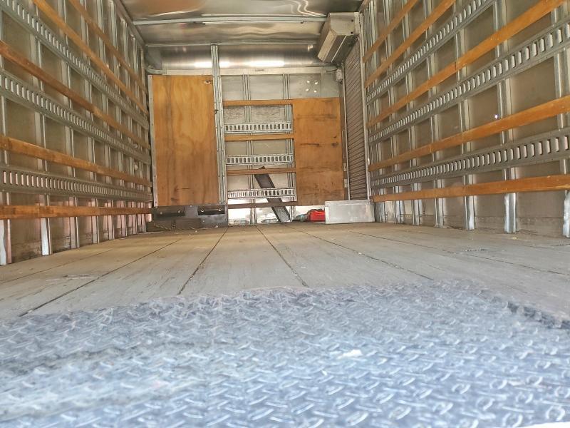 2017 HINO 195 BOX TRUCK — Фото 11 из 13