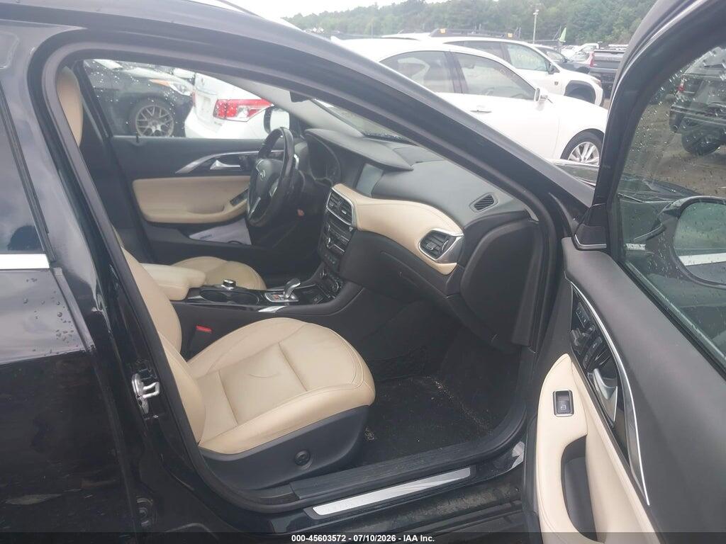 SJKCH5CR9JA044472 2018 INFINITI QX30 photo no. 5