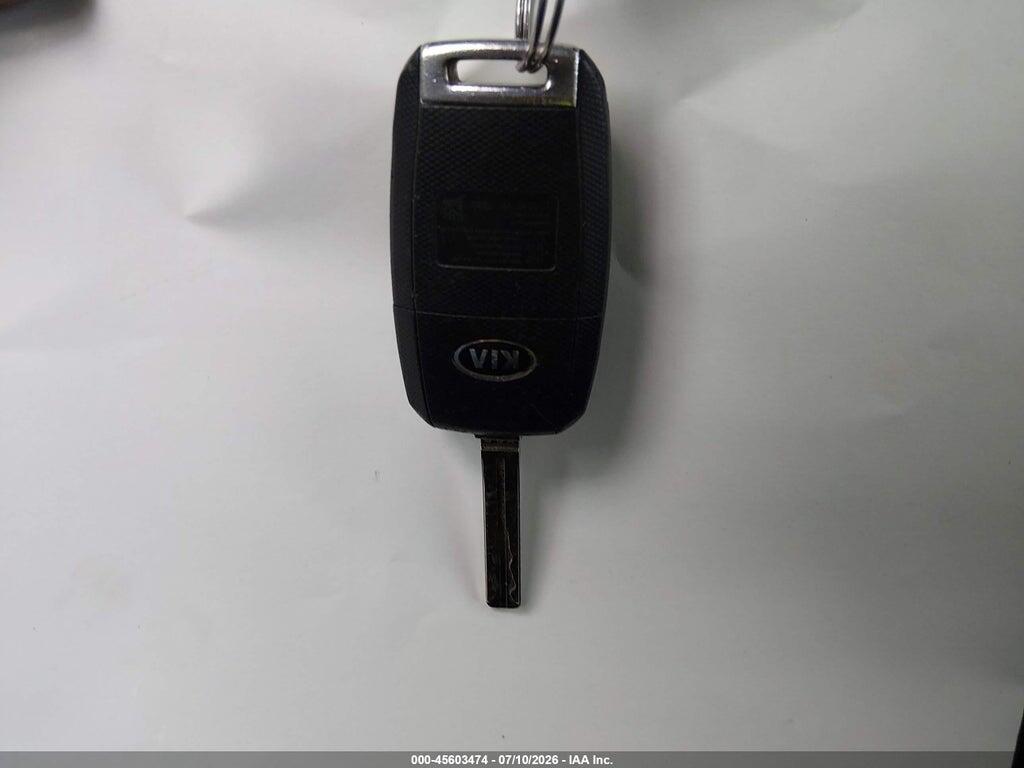 KNDJN2A22G7396371 2016 KIA SOUL photo no. 11