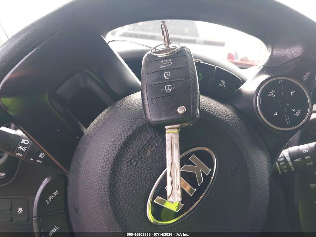 KNDJP3A5XJ7587697 2018 KIA SOUL photo no. 11