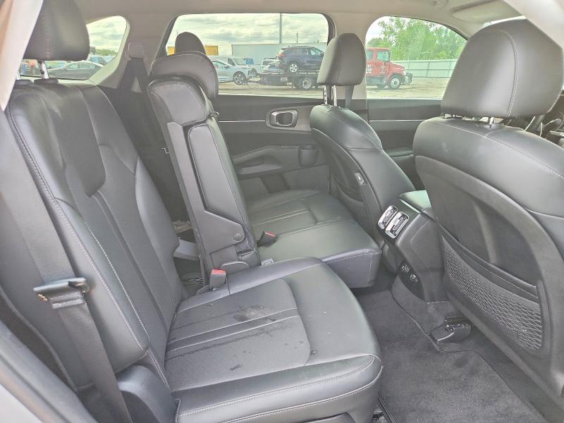 2022 KIA SORENTO S — Фото 11 из 13