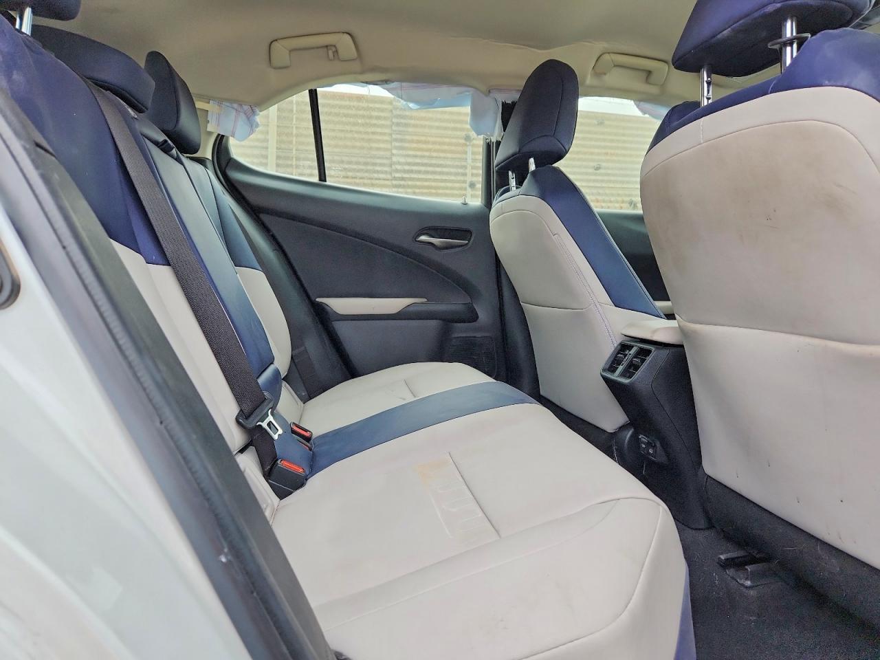 2022 LEXUS UX 200 BASE — Фото 11 из 13