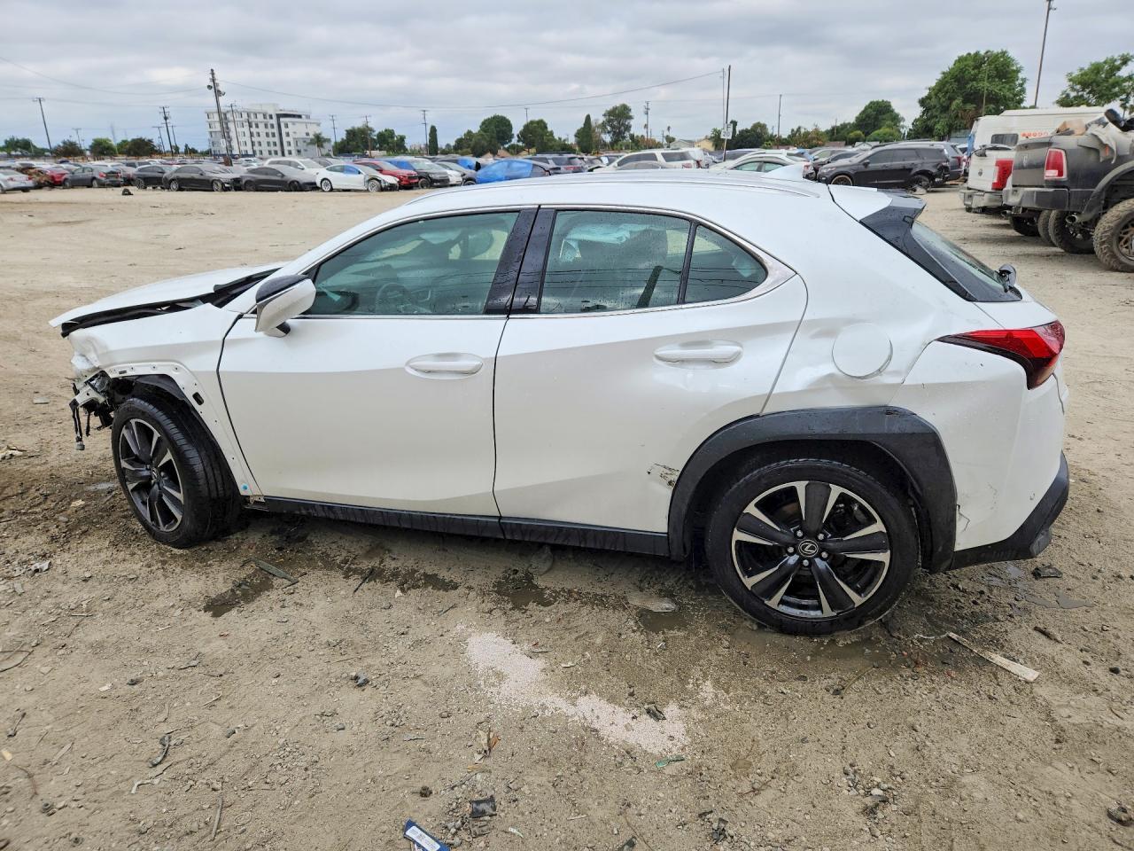 2022 LEXUS UX 200 BASE — Фото 2 из 13
