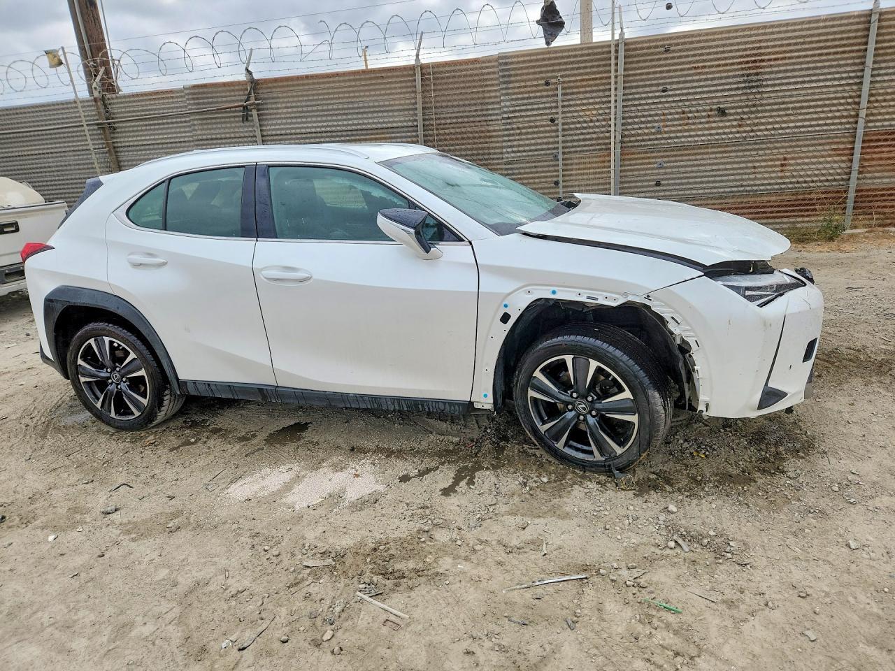 2022 LEXUS UX 200 BASE — Фото 4 из 13