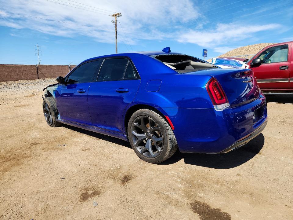 2020 CHRYSLER 300 TOURING — Фото 2 из 13