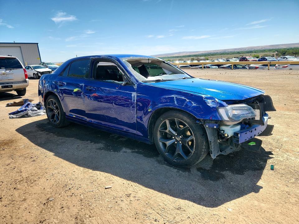 2020 CHRYSLER 300 TOURING — Фото 4 из 13
