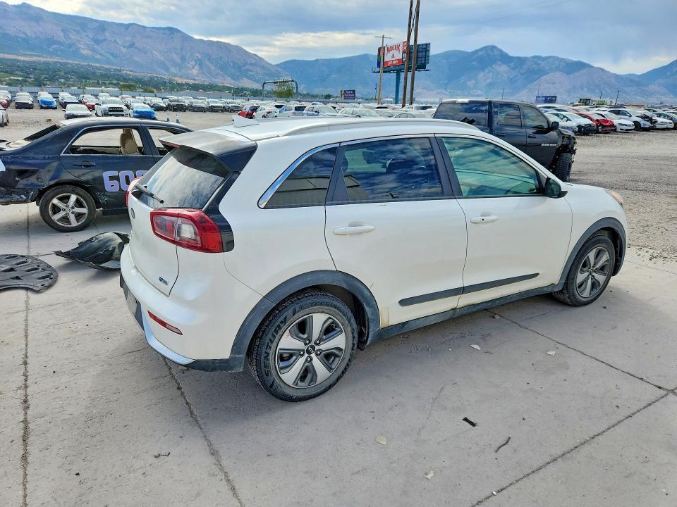 KNDCB3LC7K5252297 2019 KIA NIRO photo no. 3