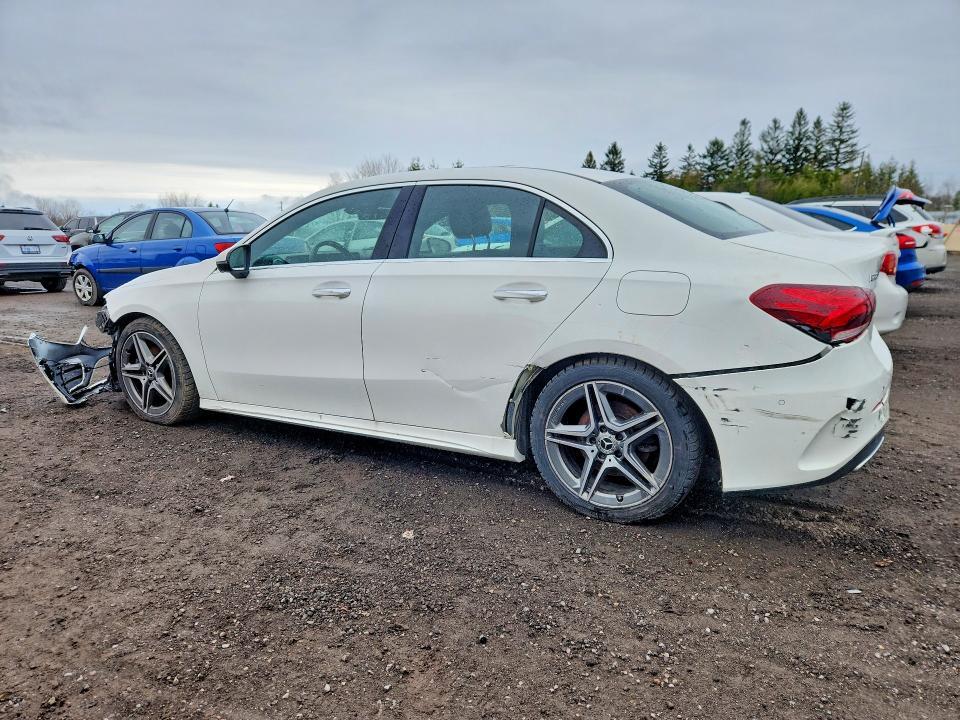 2022 MERCEDES-BENZ A 220 4MATIC — Фото 2 из 13