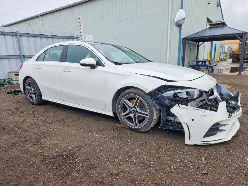 2022 MERCEDES-BENZ A 220 4MATIC — Фото 4 из 13