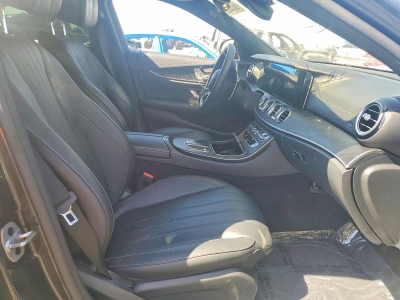 2022 MERCEDES-BENZ E 450 4MATIC — Фото 7 из 12