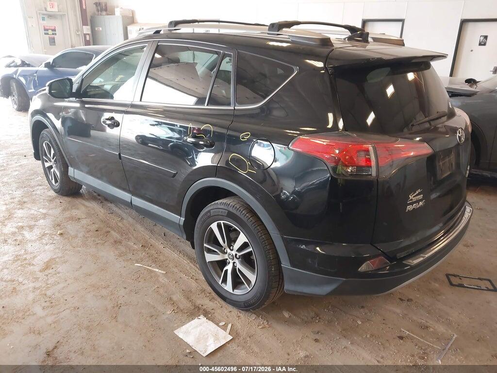 2T3RFREV8JW732159 2018 TOYOTA RAV4 photo no. 3