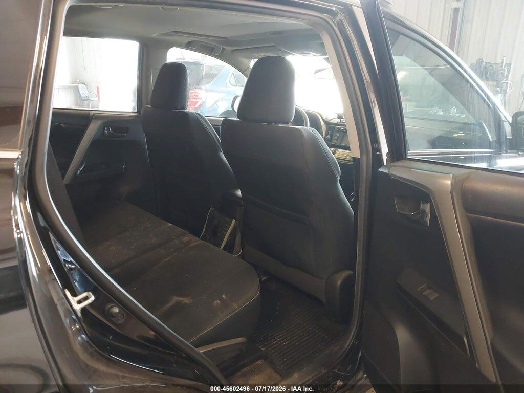 2T3RFREV8JW732159 2018 TOYOTA RAV4 photo no. 8