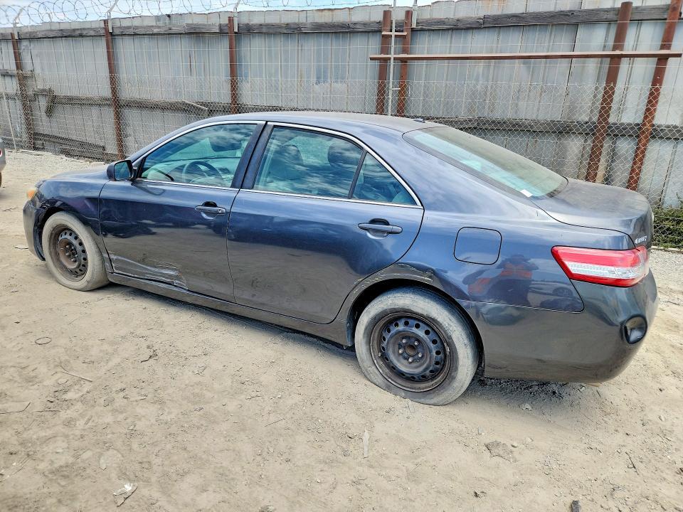 2010 TOYOTA CAMRY LE V6 — Фото 2 из 12