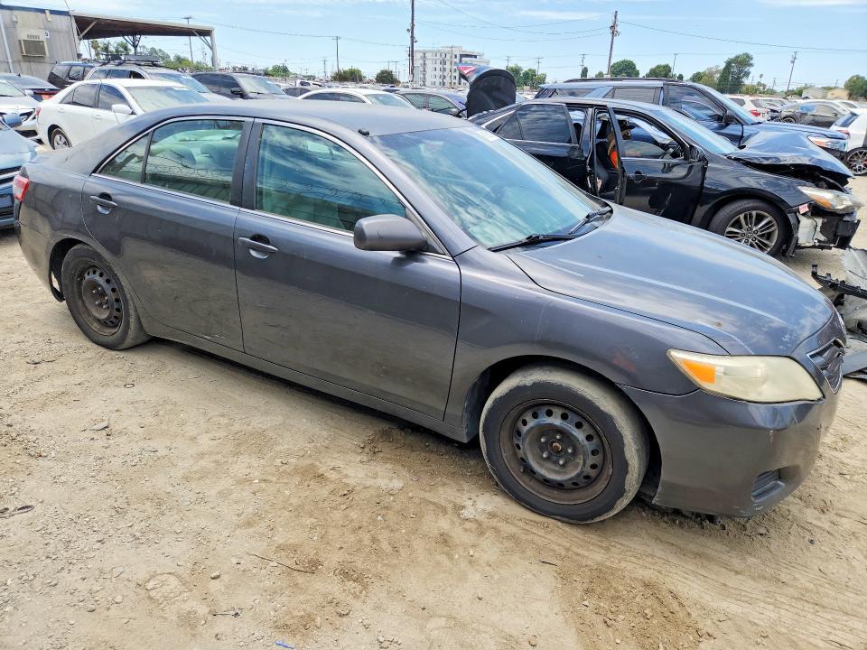 2010 TOYOTA CAMRY LE V6 — Фото 4 из 12
