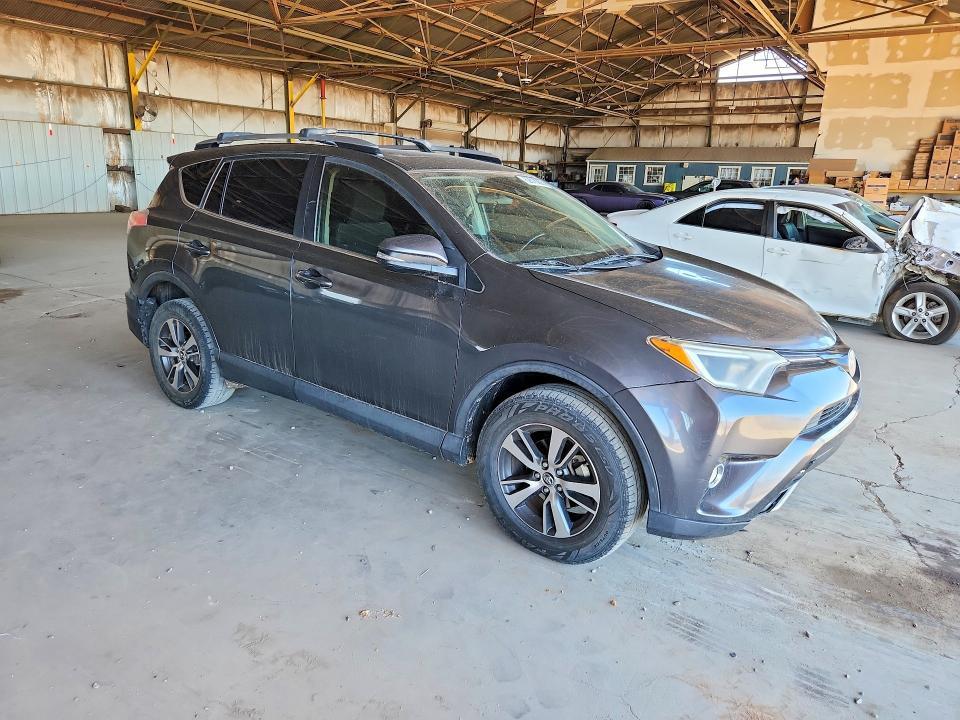 JTMRFREV5HD214548 2017 TOYOTA RAV4 photo no. 4