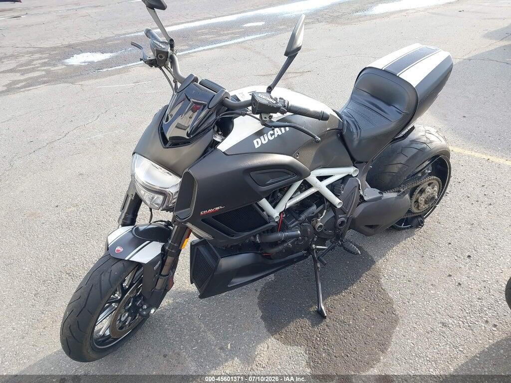 ZDM13BSW9FB020841 2015 DUCATI DIAVEL photo no. 2