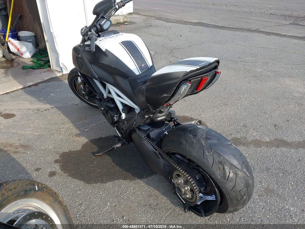 ZDM13BSW9FB020841 2015 DUCATI DIAVEL photo no. 3