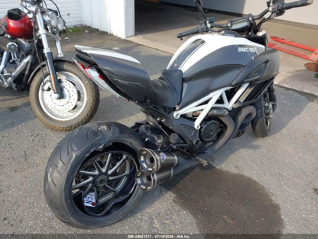ZDM13BSW9FB020841 2015 DUCATI DIAVEL photo no. 4