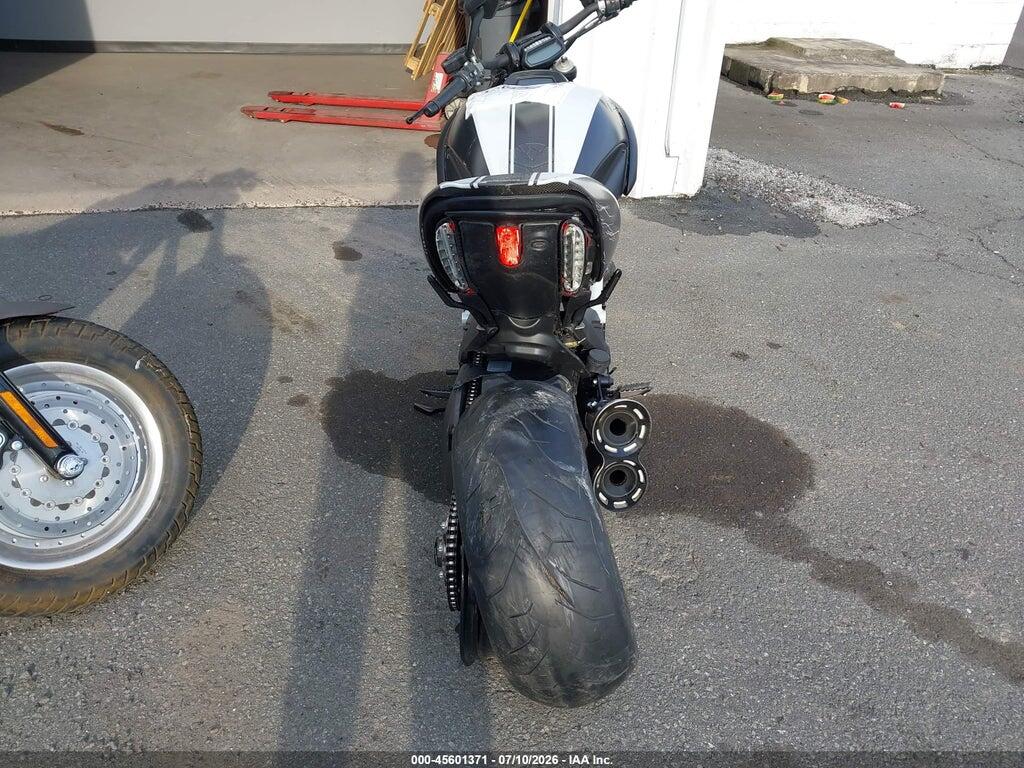 ZDM13BSW9FB020841 2015 DUCATI DIAVEL photo no. 6