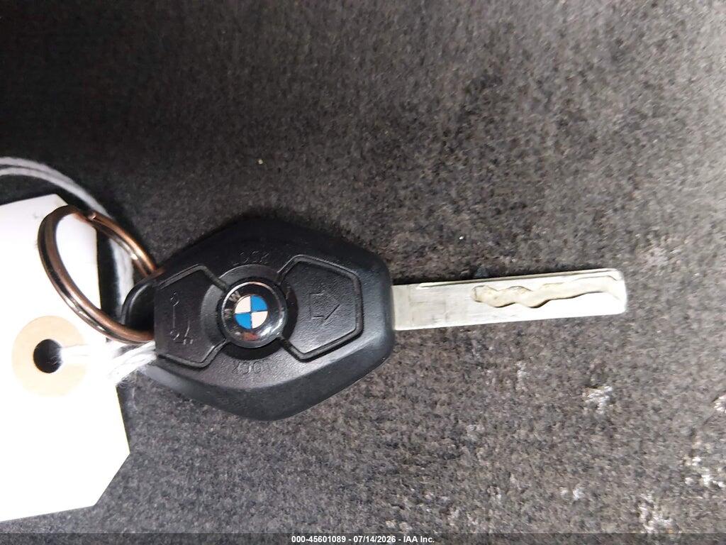 WBAEV33405KW16488 2005 BMW 325I photo no. 11